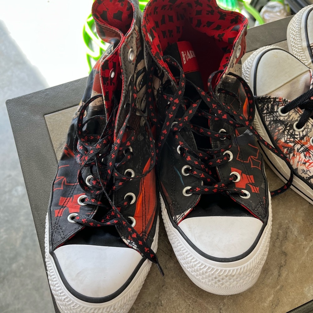 DC comic themed converses. Size 11 in men’s.